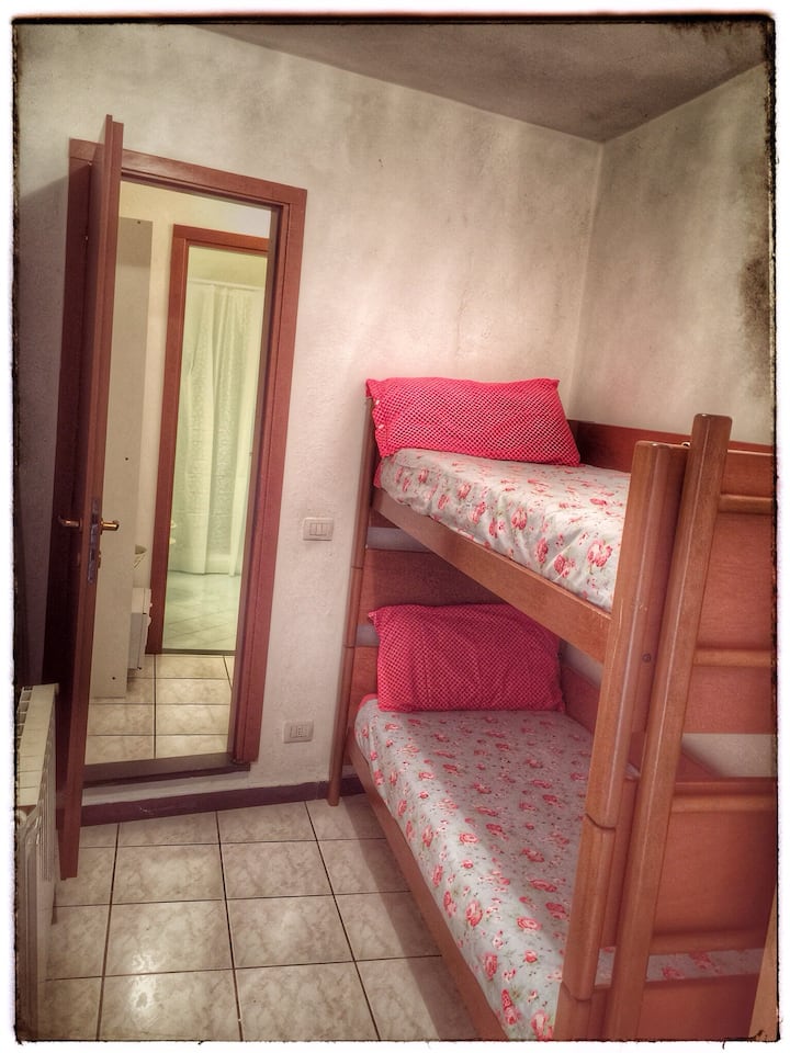 2 literas en la habitación individual.