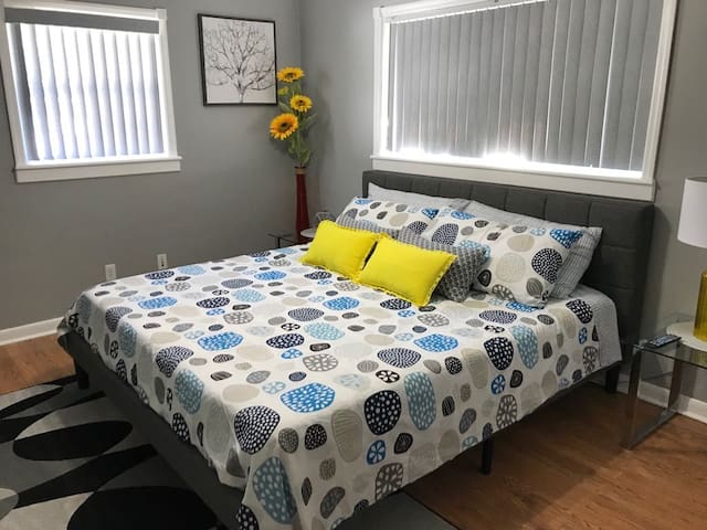 Private room w/ bathroom and king sized bed!
