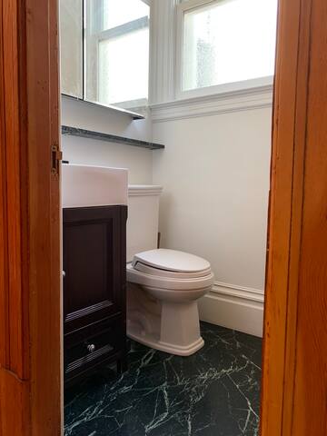 Elegant Edwardian North beach apt with parking gallery image 4