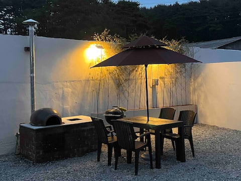 Soso Young-jin # Yeongjin Beach # Private Pension # Campfire # Spacious Yard youngjin beach # Netflix