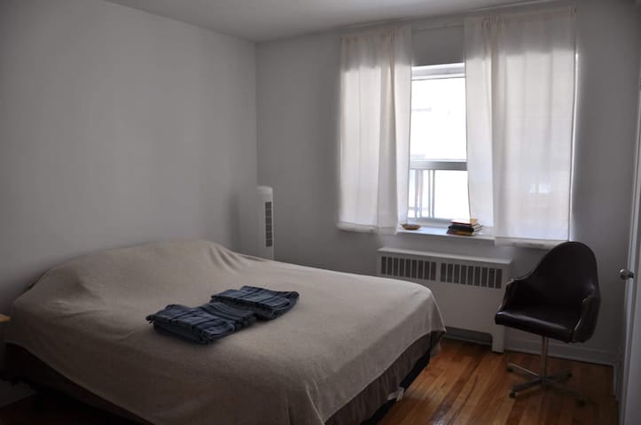 Large bright and airy bedroom -convenient location