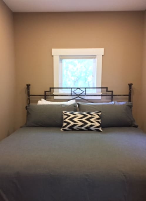 King Bed/Bedroom