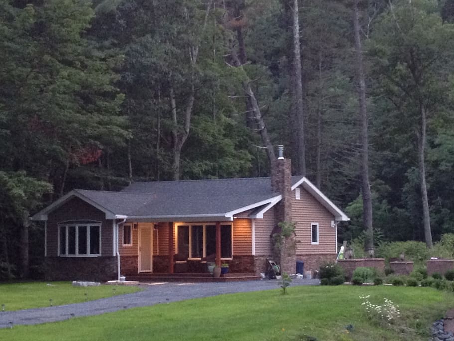 Sanctuary by the Stream Close to Ski Centers Houses for Rent in Phoenicia, New York, United