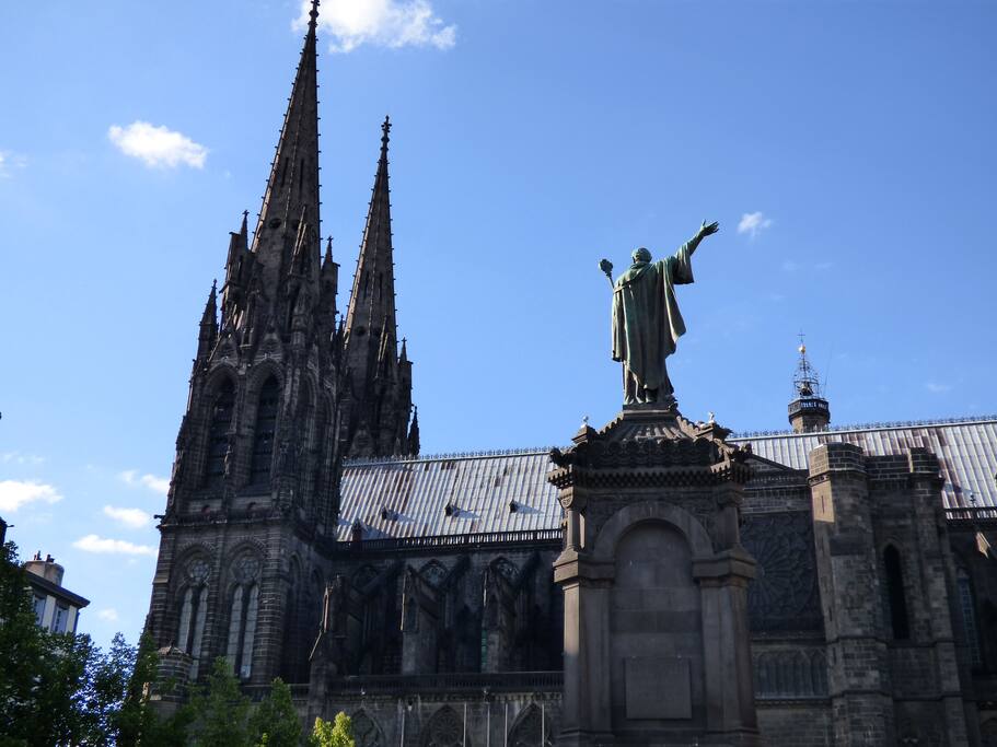place de la Victoire à côté de l'appartement