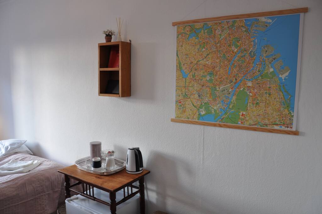 Fridge, coffee/tee
