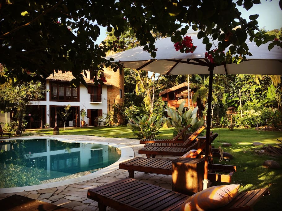 Jardim e piscina / Garden and swimming pool