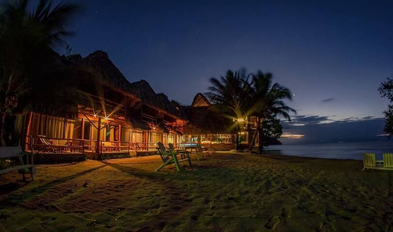 Paradise on the lake of Izabal. Hotel Bahía Guapinol