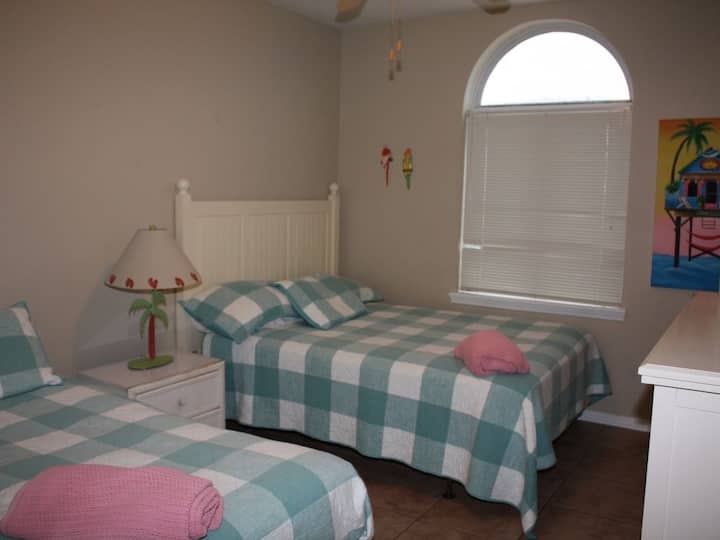 ชั้น 2 เตียงควีนไซส์เตียงเดี่ยวห้องนอนที่ 3