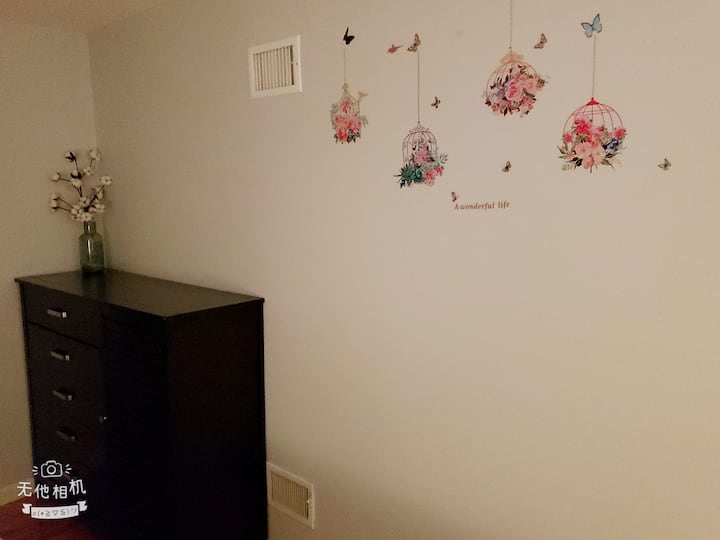  საძინებელი #1 დიდი ჩაშენებული კარადით