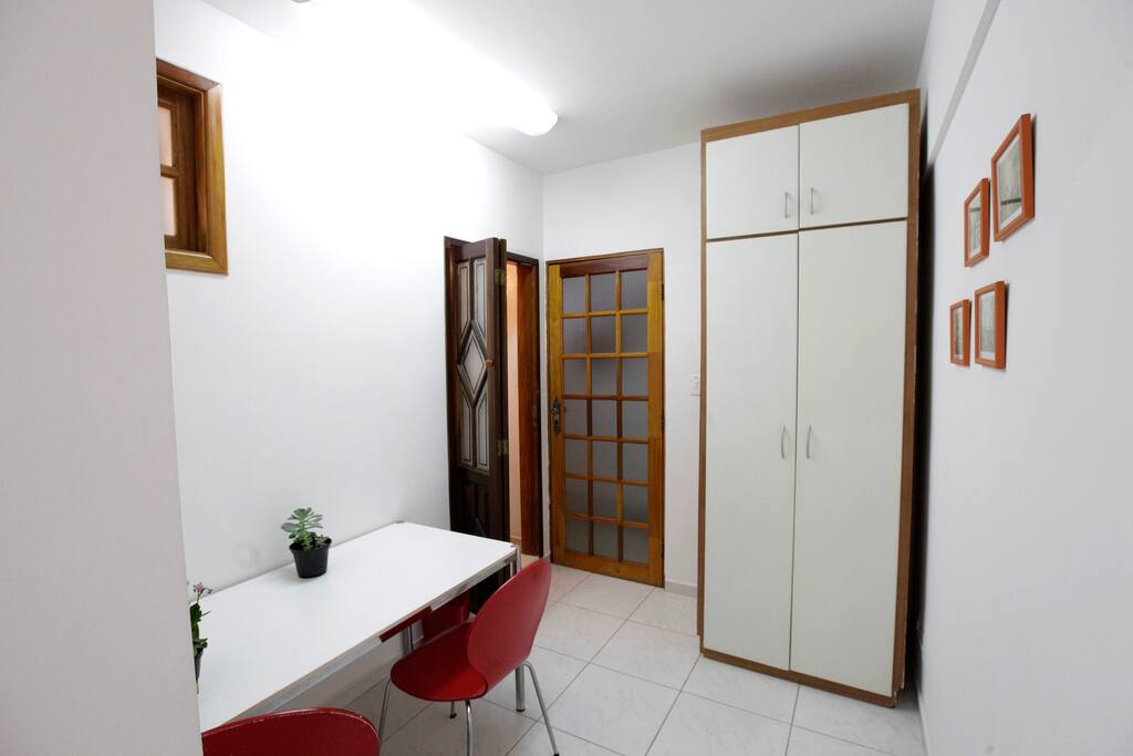 sala conjugada com o quarto