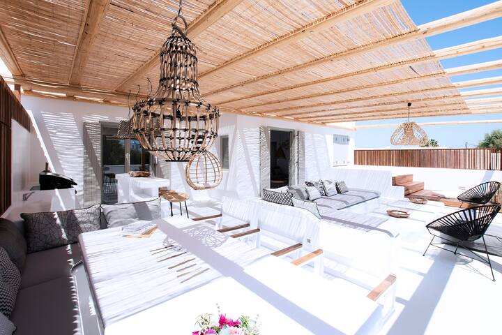 Phos Home by Rocks Estates gallery image 2