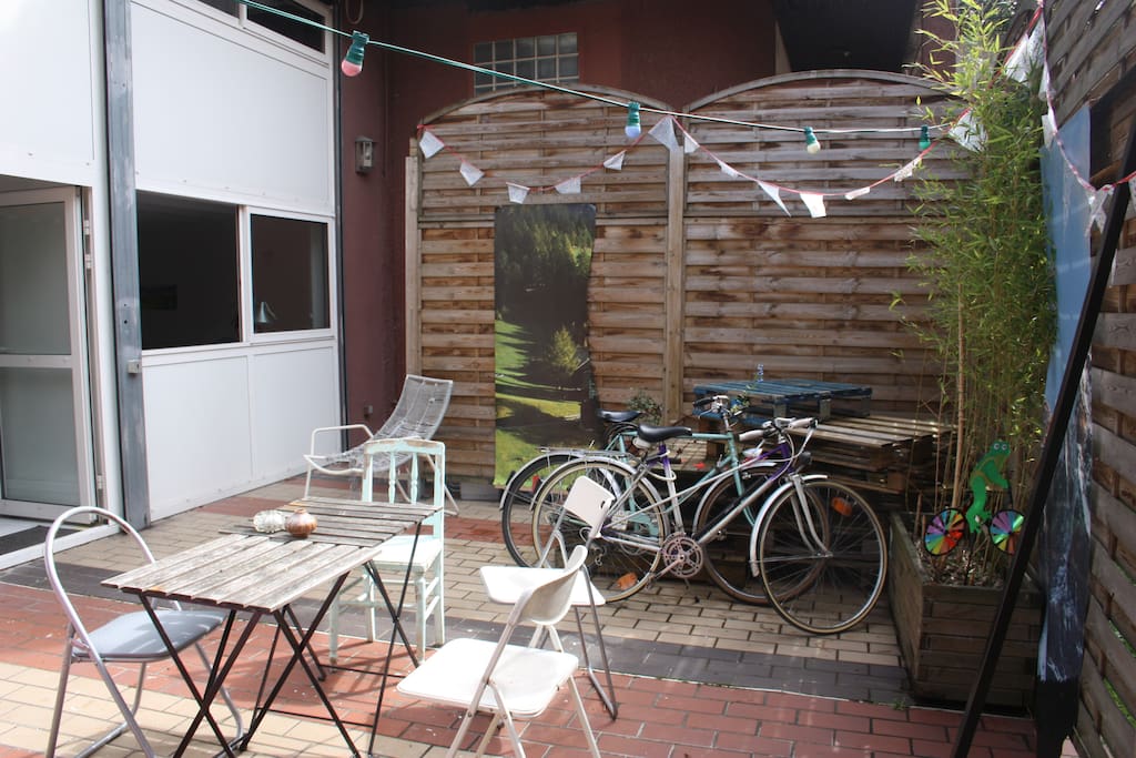 The terrasse and the entrance of the house