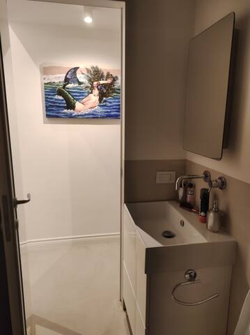 NEW! Intero alloggio sito in Via Santa Lucia gallery image 3