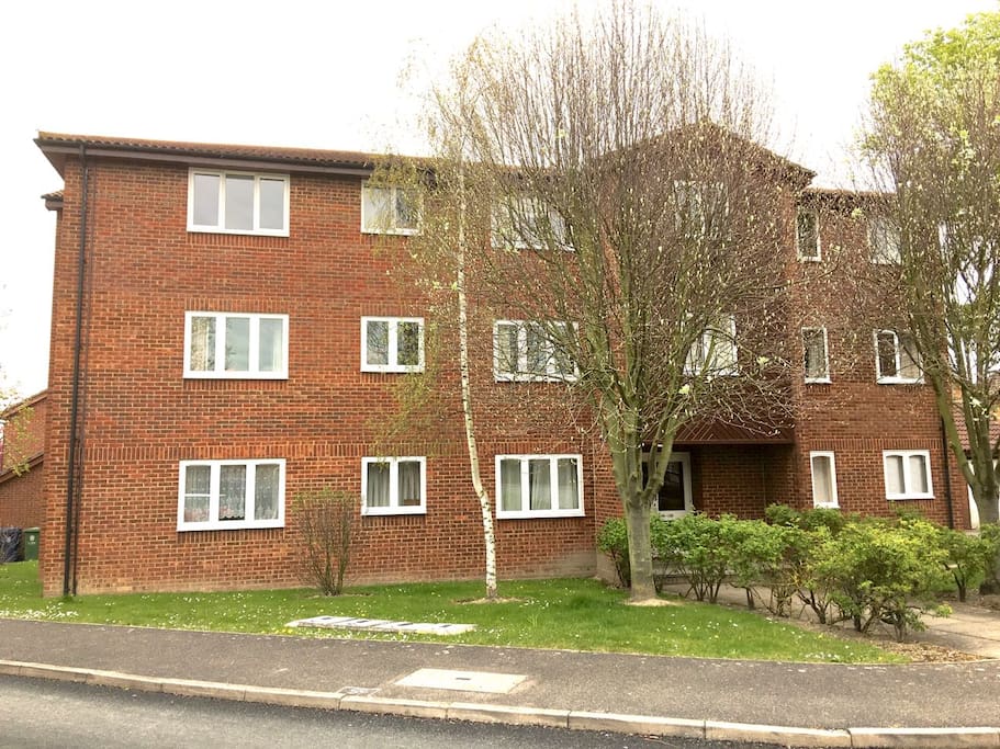 The apartment is situated within a well kept neighbourhood