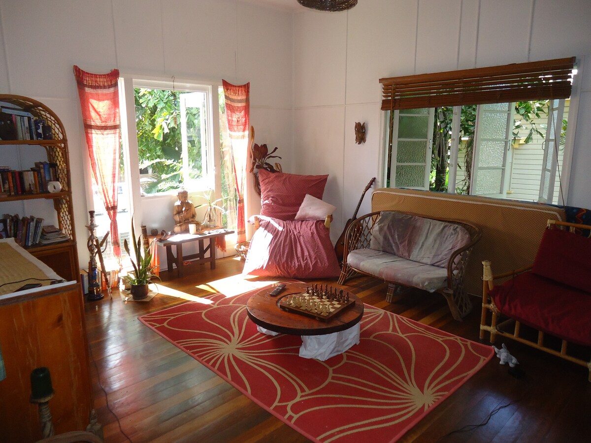 Room in beautiful Queenslander house in Cairns - Redlynch