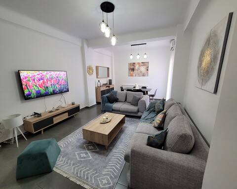 Luxury 4 bedroom apartment - 5 min to beach & city center