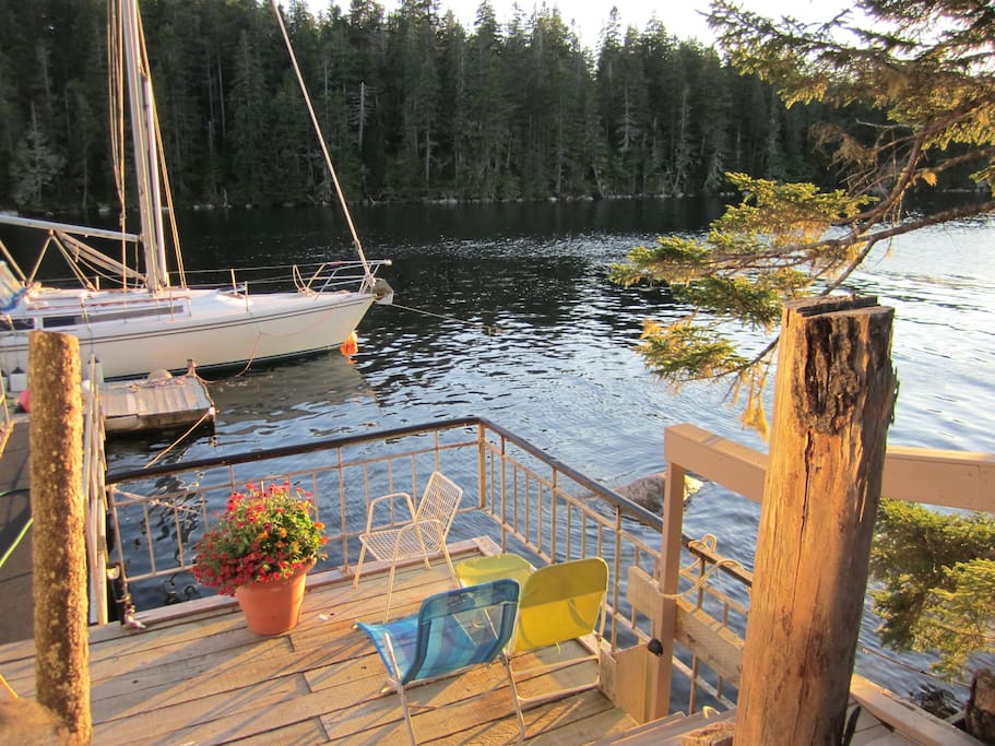 Lower deck for relaxing with ramp to floating dock & swim ladder