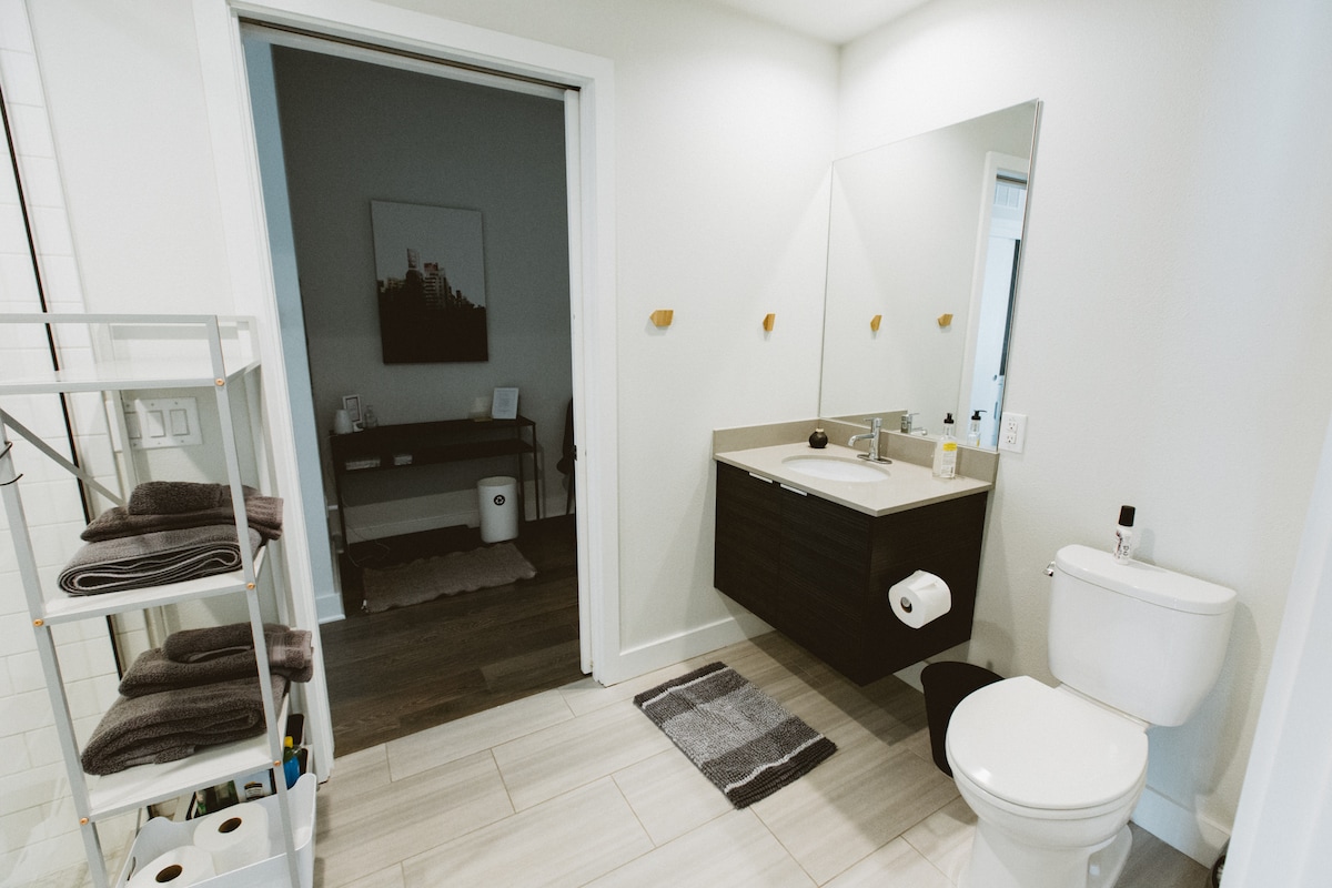 East Side Gem w/ pool – Walk to E 6th, Mins to DT