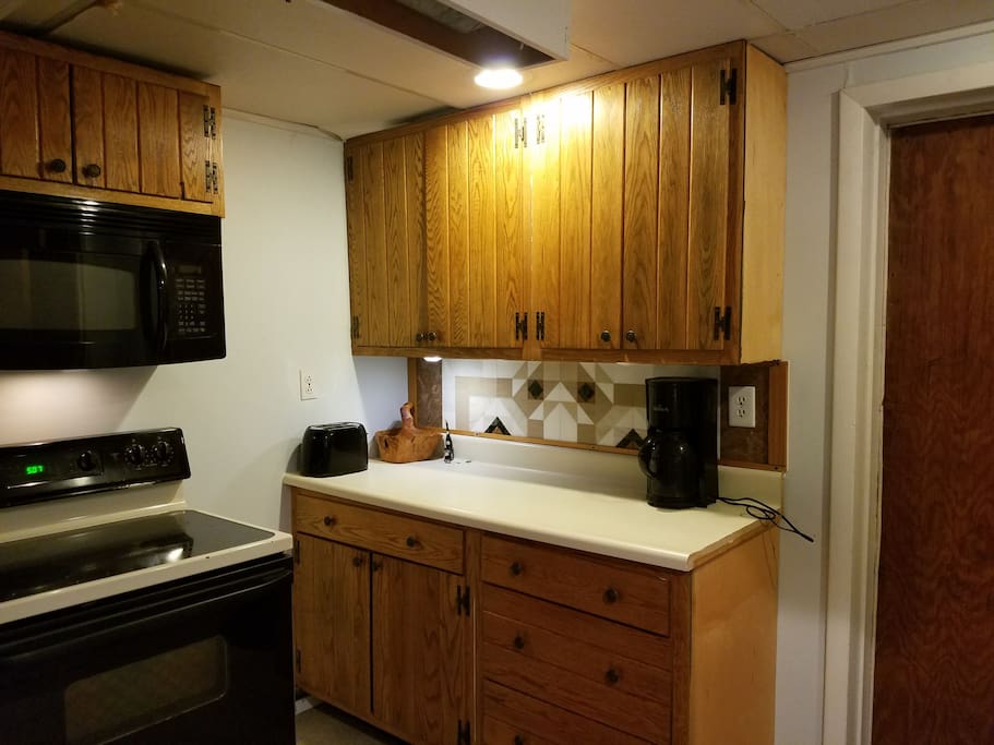 Kitchen of lower floor apartment has a washer and dryer. Living area is perfect for your teleworking or your in-laws watching TV. Puzzles and gamesa from every age.