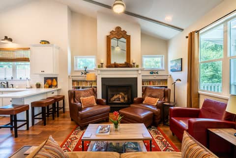 Successful Airbnb property: Sequoia R&R Cottage EV/Spa/Fireplace/BBQ/Fire Pit in Three Rivers