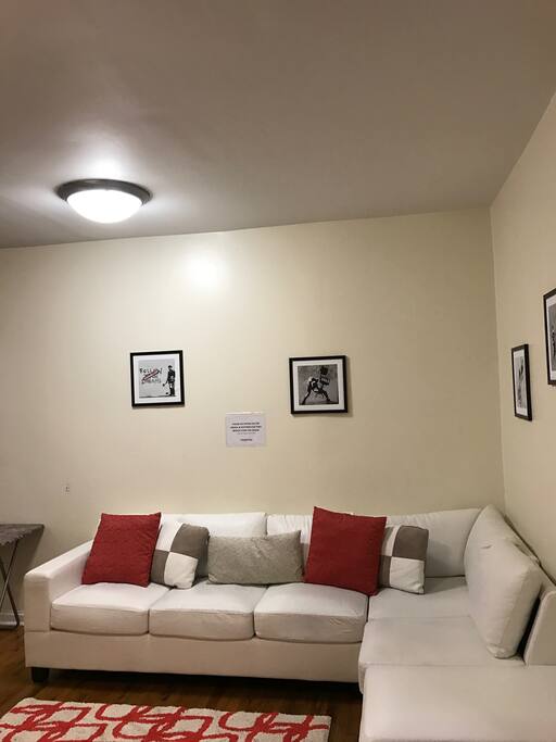 Internet/ Wifi Access
-Smart Tv
-Netflix Guest Account
-Surround sound
-Spacious Living room