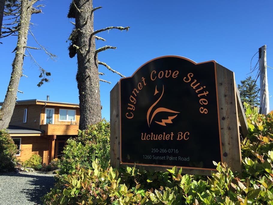 Welcome to Cygnet Cove sign