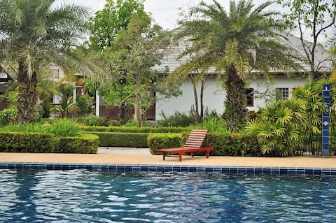 Greate luxury villa near the beach for up to 10