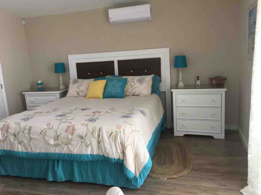 Основен спален костюм, голямо двойно легло, климатик, мини сплит.