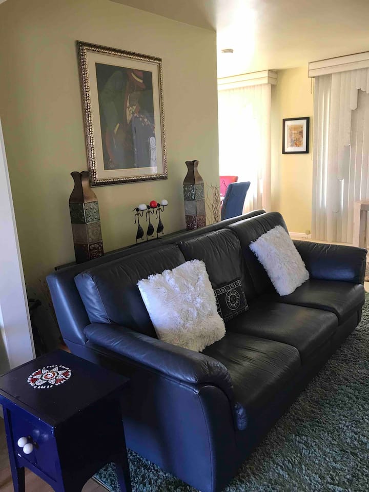 Cozy two bedroom home with free parking
