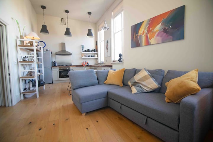 Spacious Serviced Apartment In Cheltenham Centre - Cheltenham