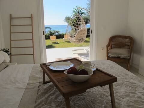 Seafront AQUA Beach house with Garden