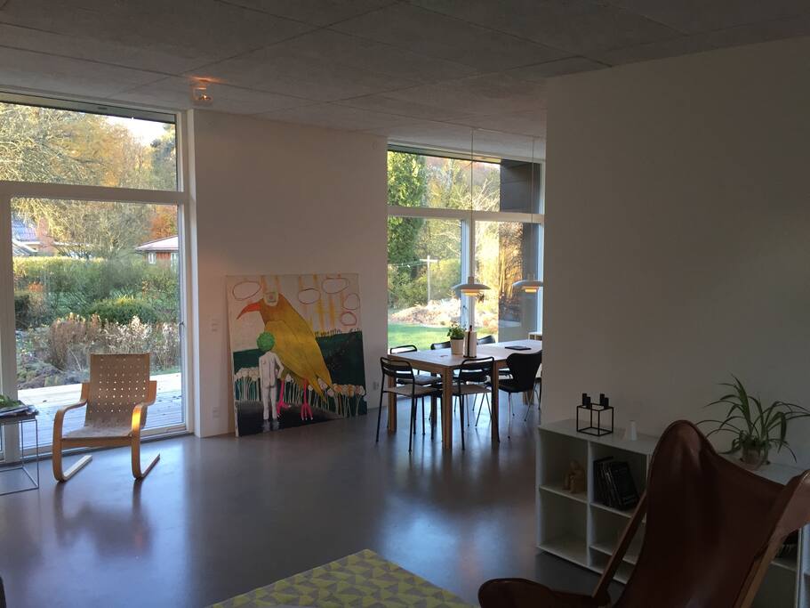 Dinningsarea - both windows can be opened with acces to the terrass.