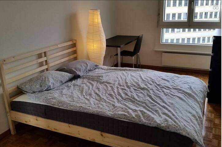 Cosy private room near UN