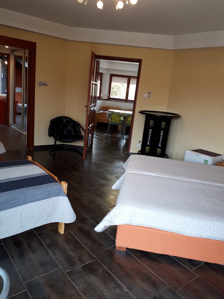 Emeleti apartman szoba