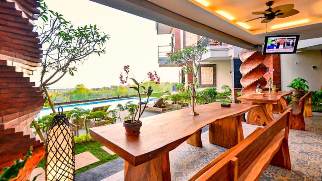 Villa in South Kuta · 4 bedrooms · 4 beds · 4 private baths, Airbnb-Vergleich