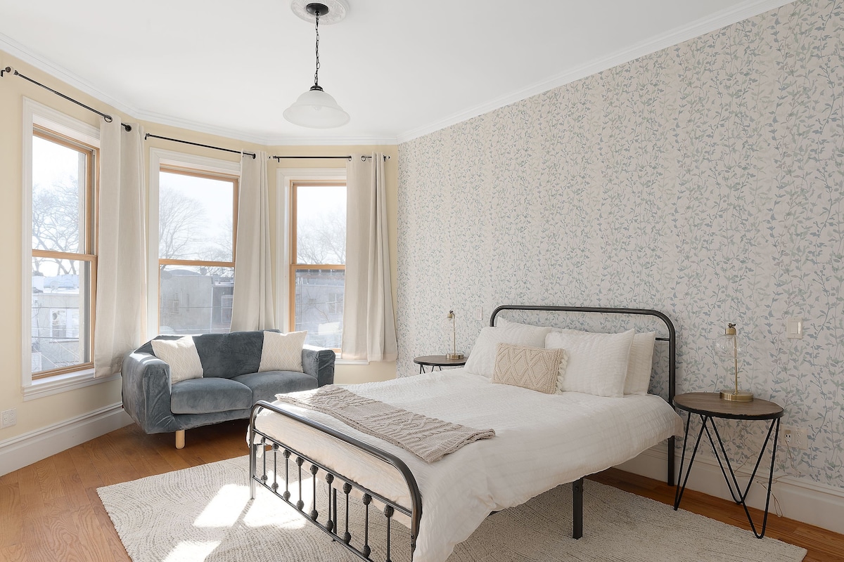 Enjoy a peaceful night's rest in the Master bedroom. 