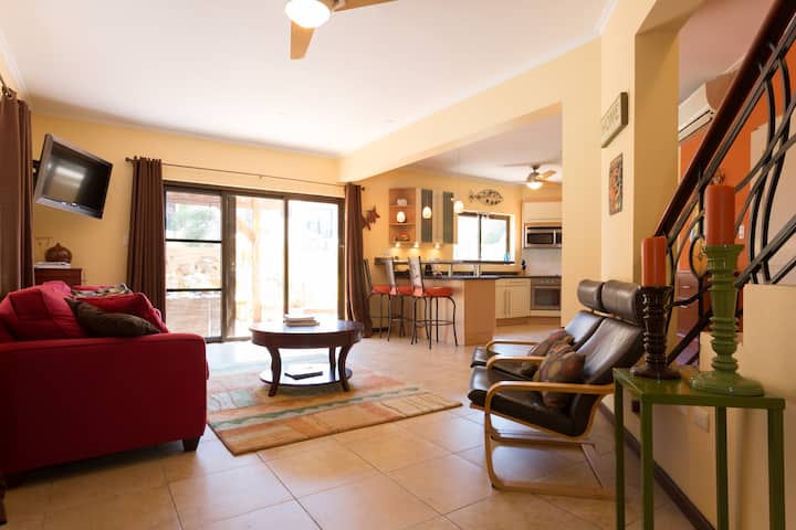 Gold Coast Townhouse: For A Safe And Clean Stay - Aruba