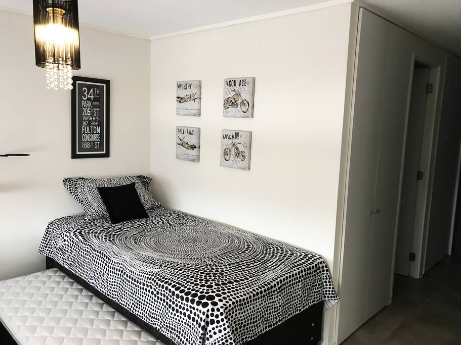Dormitorio con 4 Camas 1,5 Plaza. ' Bedroom with 4 beds 1,5 square.