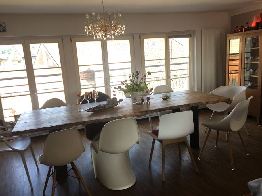 Living room - with direct view from the fourth floor on the pedestrian zone - in the center