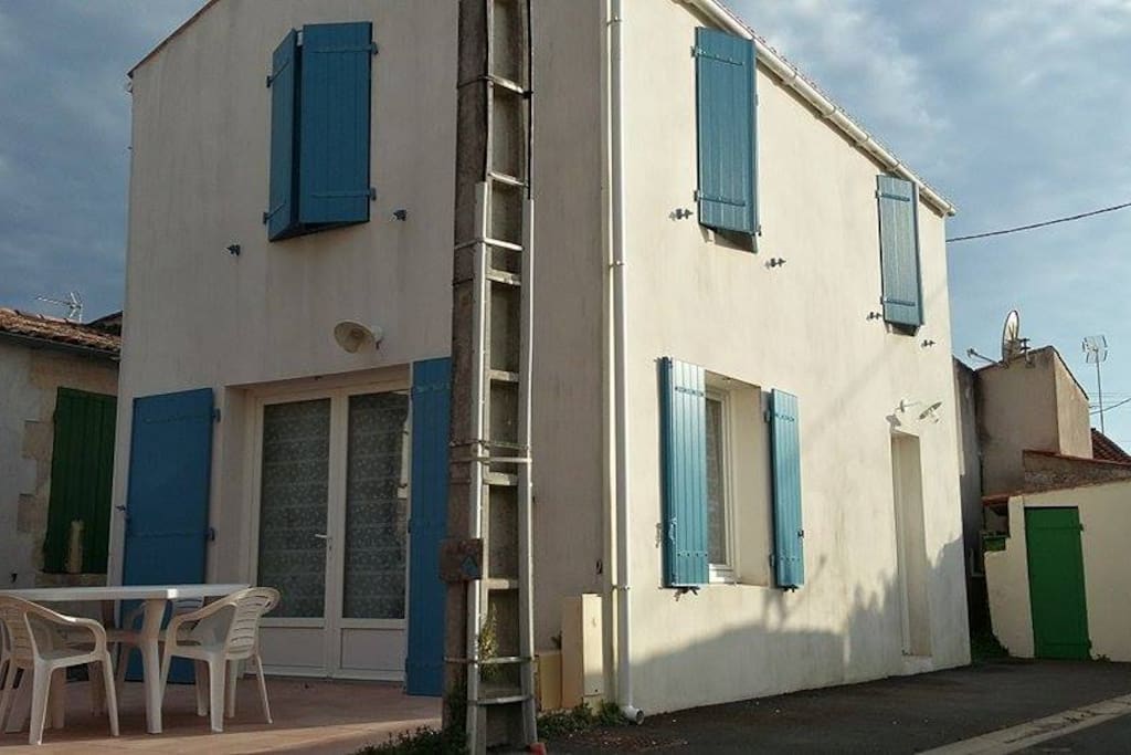 Accès directe sur terrasse en fond d'impasse