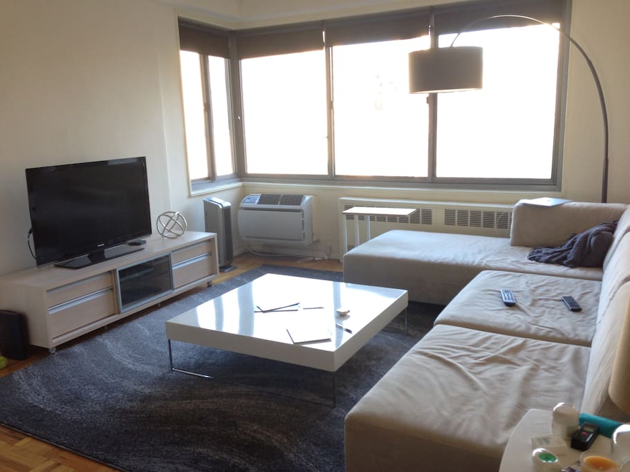 living room with north and east facing views of chrysler and empire state building
