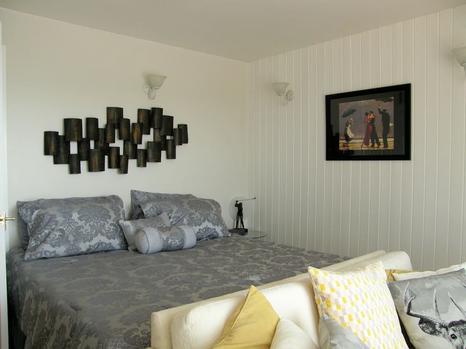 A super King sized bed or can be split to make a twin room (let me know your preference)