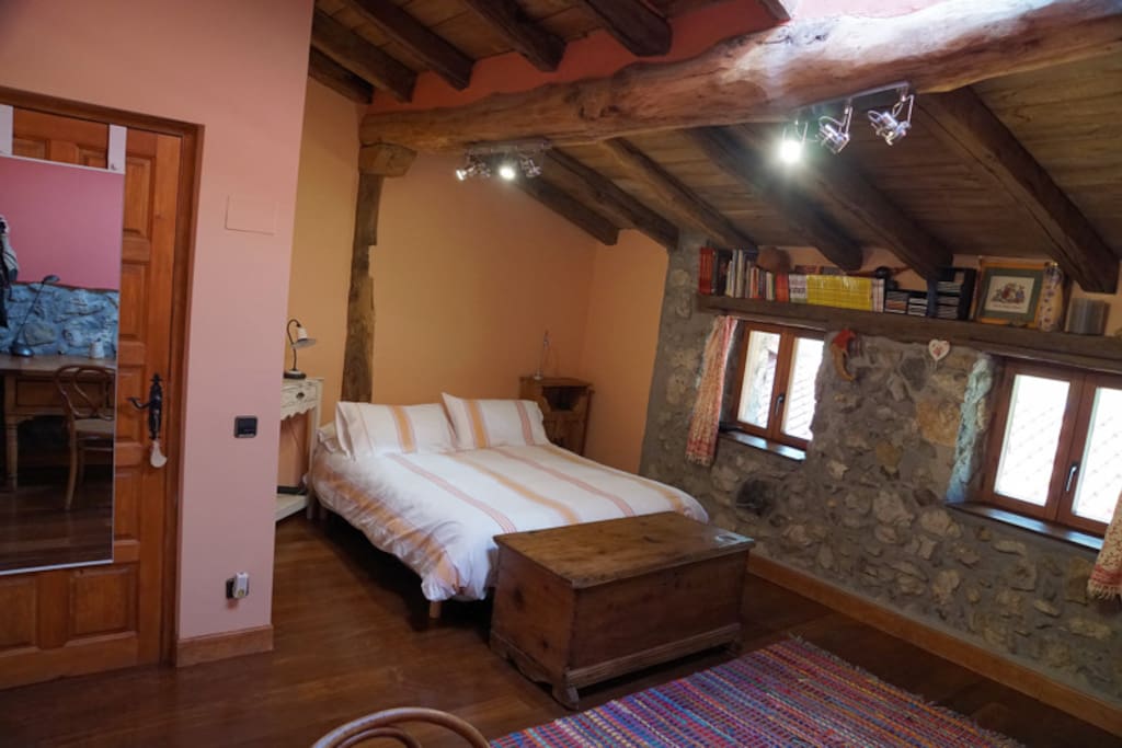 Vista cama y ventanas