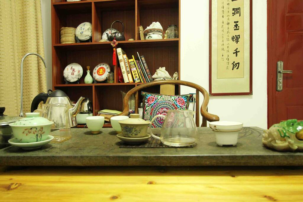 民宿免费茶室,闲暇之余品一杯普洱,一口醇香,一味自然