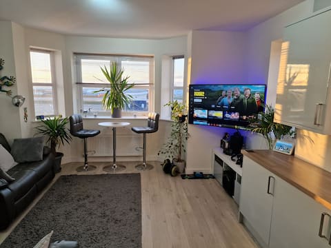Popular Airbnb listing: Osprey View Sea, Castle, Marina & Heliport views! in Portland