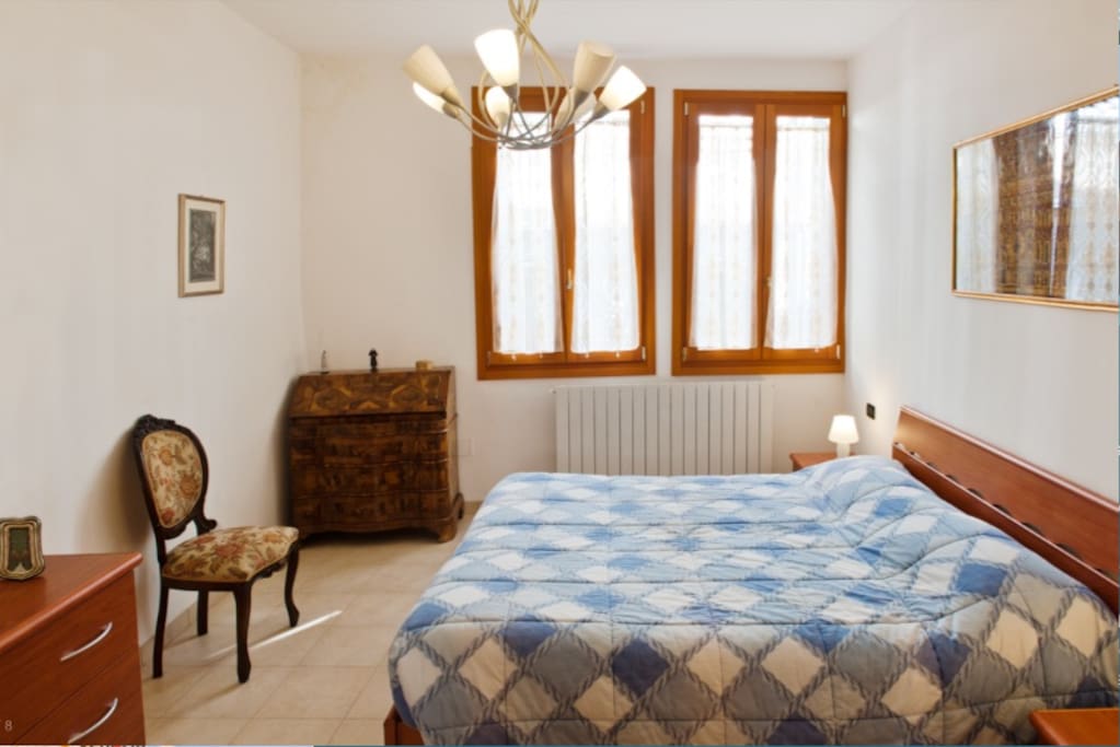 Double bedroom king size bed