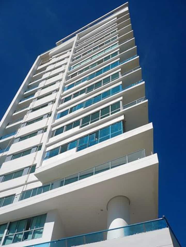 Living Seafront In Modern Condo - Santa Marta