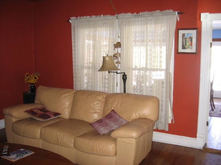 1,2 bdrm sitrm bath nr AIRP kitchen Houses for Rent in Silver Spring