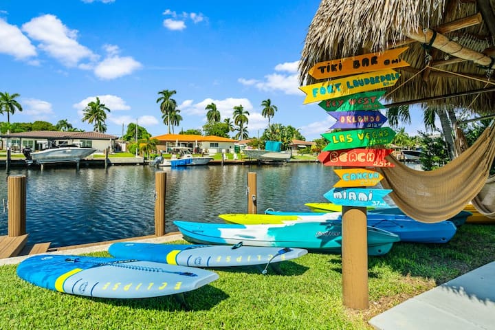 Waterfront Heated Pool, Tiki Bar, Beach Close