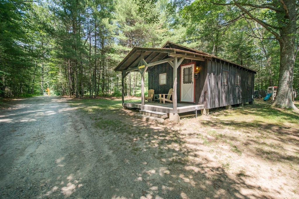 VinolaLakeside Cabin on Beach Pond with Sauna Cabins for Rent in